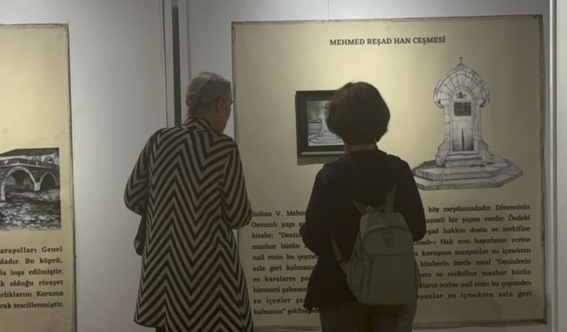 Yalova kağıdına resmedilen 26 eser, 'Yalova'nın İzinde' sergisi ile sanatseverlerle buluştu