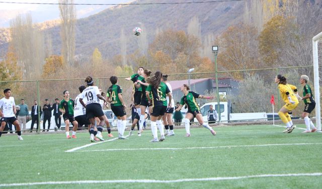 Yüksekova Spor Kadın Futbol Takımı, Ünye Kadın Sporu 2-0 mağlup etti