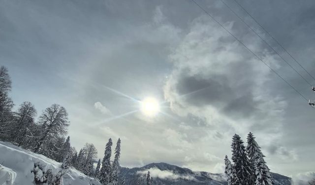 Artvin'de 203 köy yolu kardan kapandı