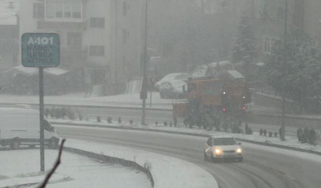 Bartın'da kar yağışı nedeniyle 16 köy yolu ulaşıma kapandı