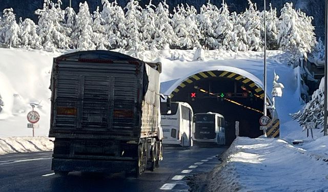Bolu Dağı'nda kar kesildi, ulaşım normale döndü