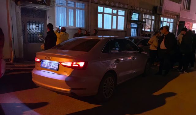 Bursa'da polisin dur ihtarına uymayan sürücü park halindeki araçlara çarptı 