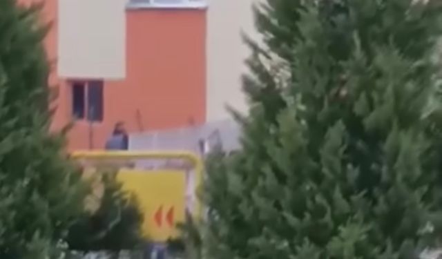 Eski sevgilisiyle konuşmak için geldiği okul önünde intihara kalkıştı