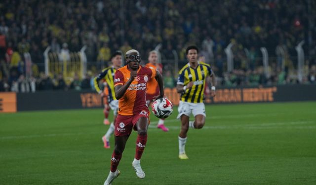 Fenerbahçe tribünlerinden derbide koreografili şölen