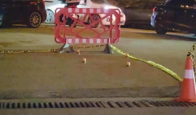 İstanbul - Bayrampaşa'da motosikletli şüpheliler benzin istasyonun yanında havaya ateş açıp kaçtı