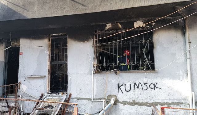 İstanbul - Gaziosmanpaşa'da 4 katlı binada yangın: 3 kişi dumandan etkilendi