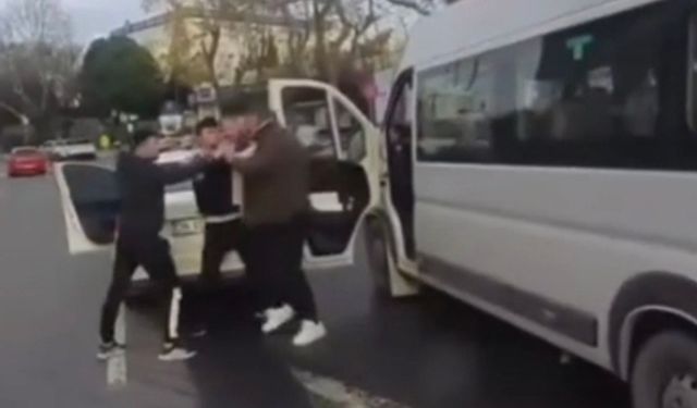 İstanbul - Sarıyer'de trafikte sürücülerin yol verme kavgası kamerada