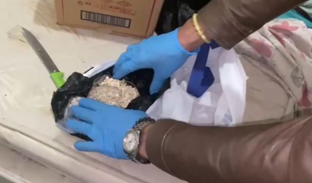 Mersin'de 108 kilo esrar ile 1476 uyuşturucu hap ele geçirildi