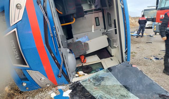 Sivas'ta devrilen cezaevi nakil aracında yaralanan 9 kişiden 8'i taburcu edildi