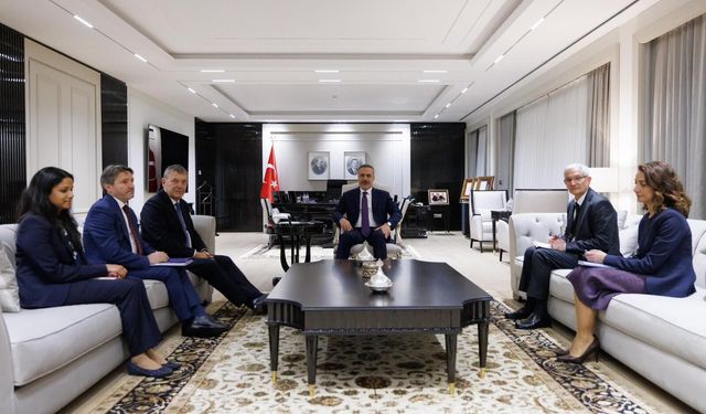 Bakan Fidan, UNRWA Genel Komiseri Lazzarini'yi kabul etti