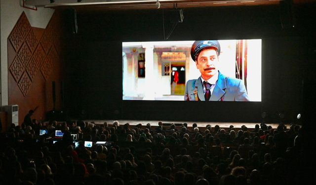 Bakan Uraloğlu, 'Bak Postacı Geliyor' filminin özel gösterimine katıldı