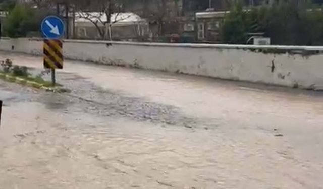 Bozcaada'da sağanak etkili oldu