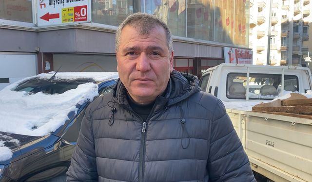 Buzlanan yolda 2 yıl üst üste park halindeki aracına çarptılar