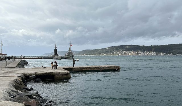 Çanakkale Boğazı fırtına nedeniyle çift yönlü trafiğe kapatıldı