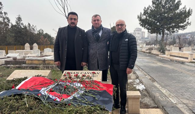 İlhan Cavcav, vefatının 9'uncu yıl dönümünde kabri başında anıldı