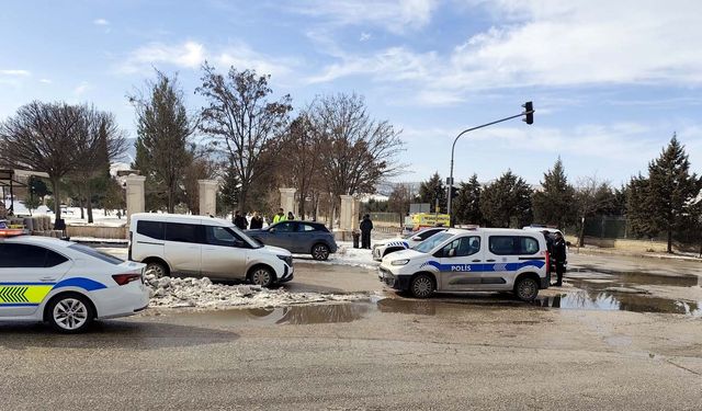 İş makinesinin çarpıp üzerinden geçtiği motosikletin sürücüsü öldü