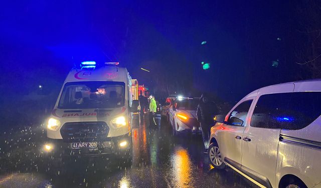 Kocaeli'de çaya düşen otomobildeki baba ve oğlu hayatını kaybetti