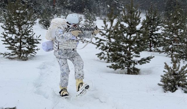 Mehmetçiğe 'askeri kayakçılık' eğitimi