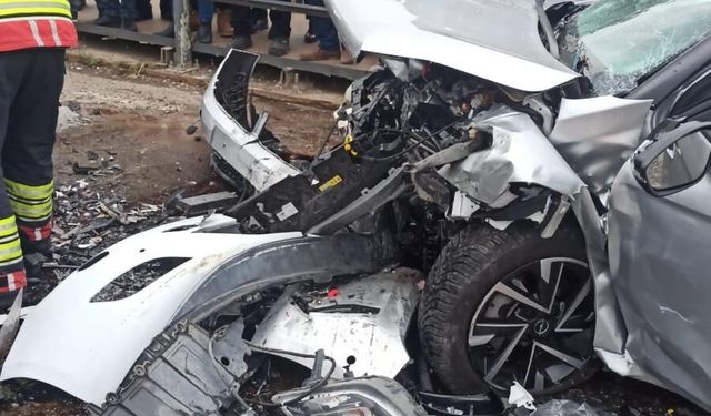 Ordu'da otomobiller çarpıştı; 2'si çocuk, 5 yaralı
