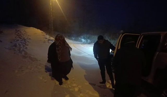 Osmaniye'de kar nedeniyle mahsur kalan vatandaşlar kurtarıldı