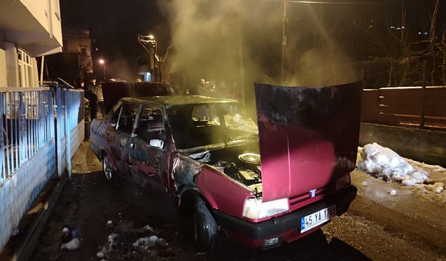 Park halindeki otomobil yandı