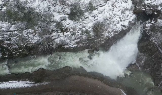 Ulukaya Kanyonu ve Şelalesi'nde kar manzarası