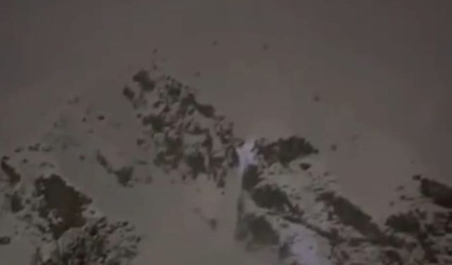 Van - Çatak'ta çığ düşen evde yaralanan kadın öldü; 20 ev tahliye edildi (3)