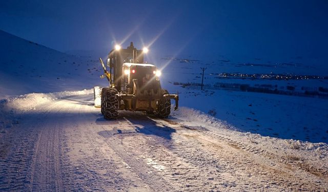 Van'da kardan kapanan yollar açıldı, hastalar hastanelere ulaştırıldı