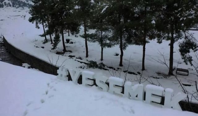 Yesemek Açık Hava Müzesi beyaza büründü