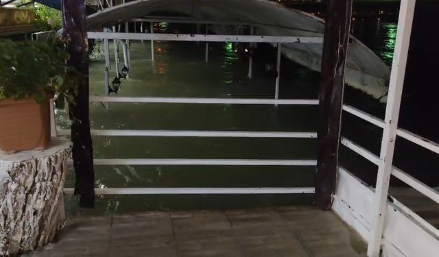 Antalya'da debisi yükselen derelerde taşkın riski oluştu, meteoroloji sel uyarısı yaptı