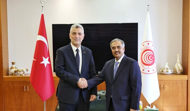 Bakan Bolat: D-8'e desteğimiz artarak devam edecek