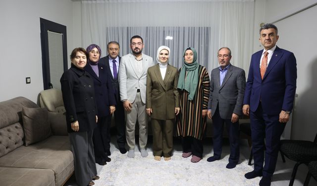 Bakan Göktaş, yeni evine kavuşan ailenin iftar sofrasına misafir oldu