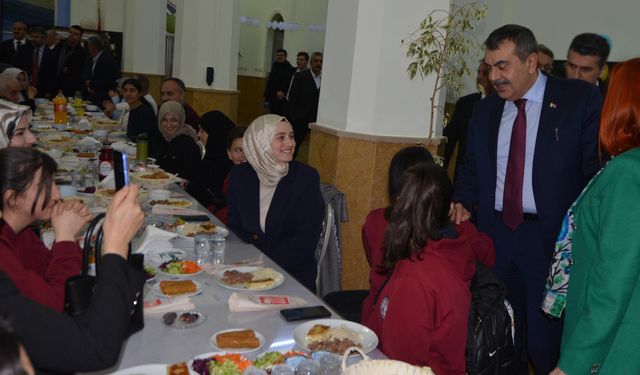 Bakan Tekin, Erzurum'da 12 derslikli okulun açılışını yaptı (3)