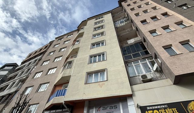 Baz istasyonunu tamir ederken 7'nci kattan düşüp öldü