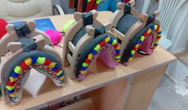 Beypazarı'nın son semercisi geçimini maket semer yaparak sağlıyor