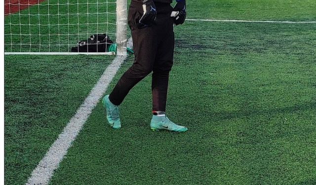 Dili boğazına kaçan kaleci, polisin müdahalesi ile kurtuldu