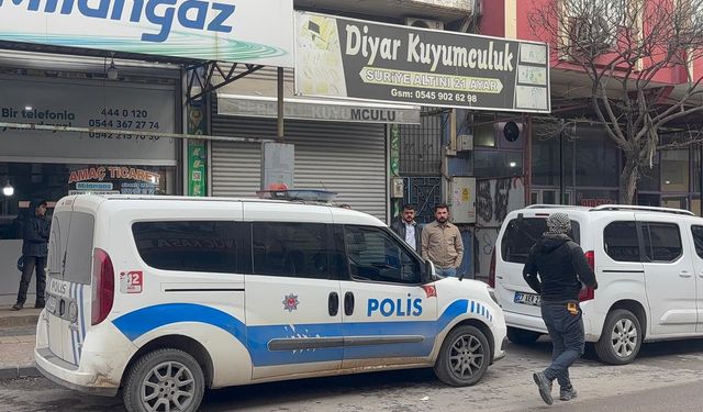 Gaziantep'te maskeli ve silahlı kuyumcu soygununda 1 kilo altın çalındı