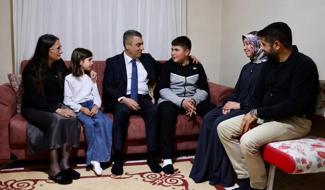 Hatay'da 72 saat sonra enkazdan çıkan Hazal'ın Kabe'yi görme hayali gerçek oluyor