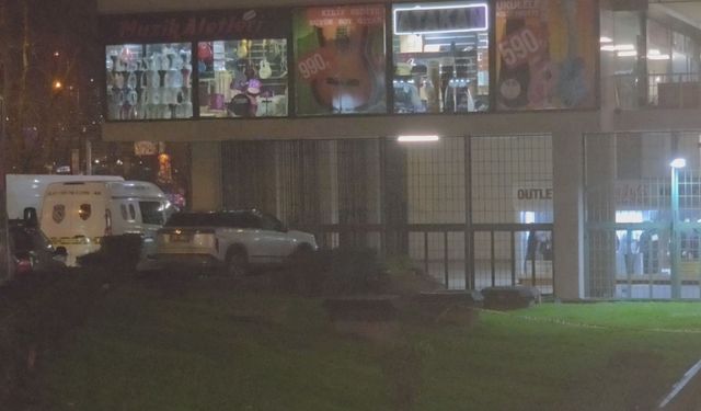 İstanbul - Eminönü'nde banka soygunu; 112 bin lira alıp kaçtı -1