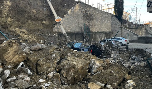 Kastamonu'da istinat duvarı çöktü