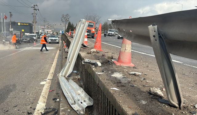 Kocaeli'de otomobil yan yola uçtu: 2 yaralı