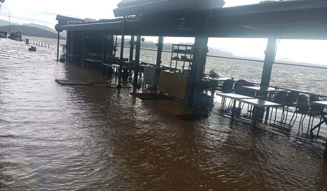 Köyceğiz Gölü taştı