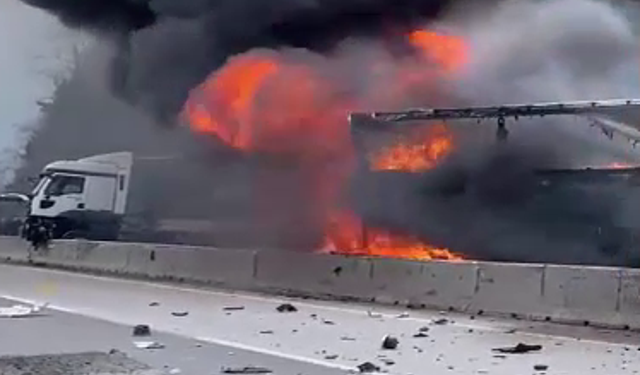 3 aracın karıştığı zincirleme kaza: 2 yaralı