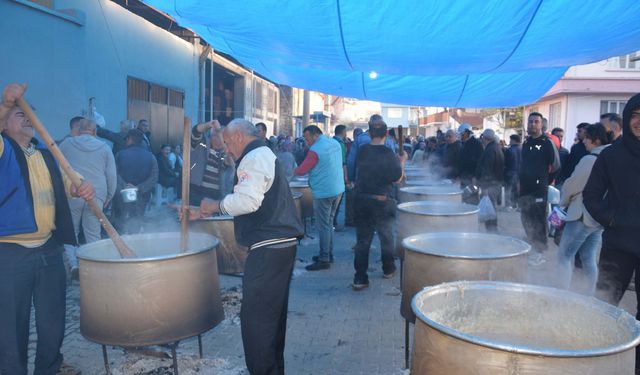 Aydın'da geleneksel keşkek hayrı 20 bin kişiye ulaştı