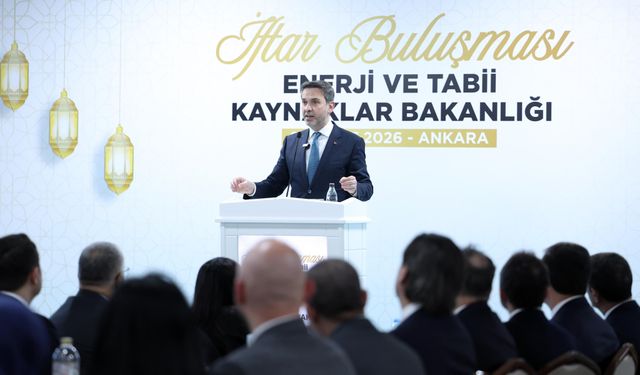 Bakan Bayraktar, bakanlık çalışanlarıyla iftarda bir araya geldi