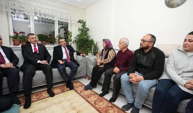 Bakan Tekin ve Bakan Çiftçi, cinayete kurban giden Fatma Nur öğretmenin ailesine taziyede bulundu