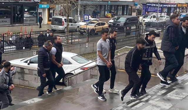 Banka hesabını kiraladığı kişilere ulaşamayınca arkadaşlarını kaçırıp darbettirdi