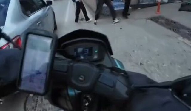 Bursa'da 1 kişinin yaralandığı 'yan bakma' kavgası kamerada