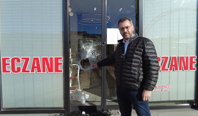 Camını kırdığı eczaneyi yakmaya çalışan eczacı gözaltına alındı