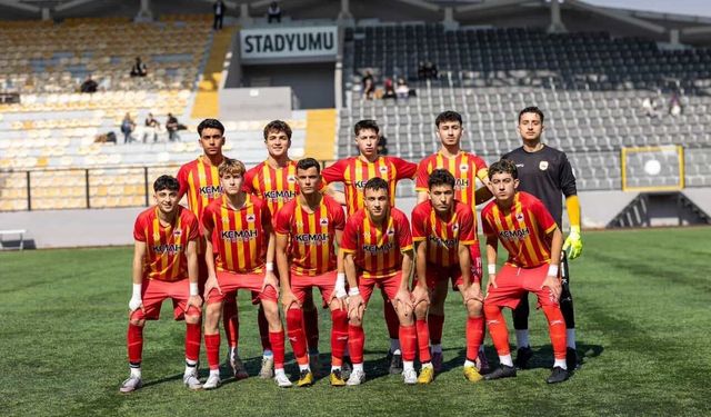 Çatalcaspor U18 Takımı, İstanbul Şampiyonası ve Türkiye Şampiyonası'nda oynamaya hak kazandı